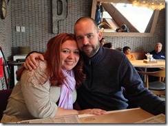 Asi me fui del pais de vacaciones. Y el 1er fin de semana conoci a mi esposo. Y ya tenemos DIEZ anhos de casado;) 