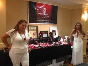 Nuestro booth durante la noche del Perol